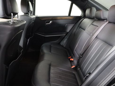Used 2014 Mercedes-Benz E 550 4MATIC Sedan image 15