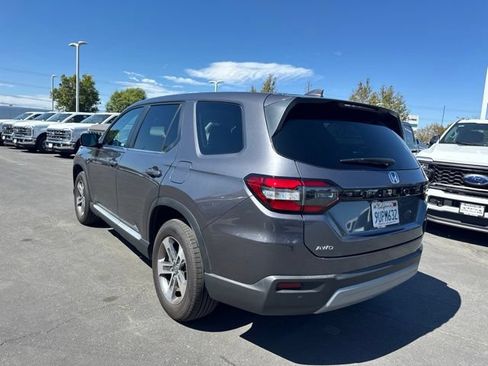 Used 2025 Honda Pilot EX-L image 2