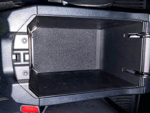 Used 2018 Toyota RAV4 Limited AWD/4WD image 40