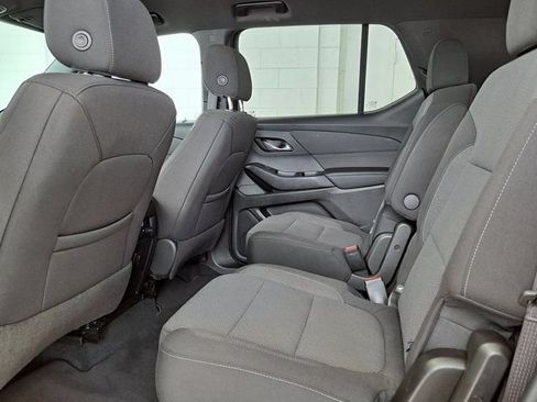 Used 2022 Chevrolet Traverse LT FWD image 25