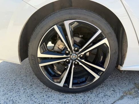 Used 2022 Nissan Sentra SR w/ SR Premium Package image 16