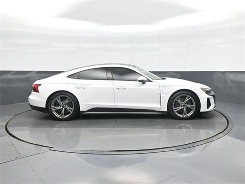 Used 2022 Audi e-tron GT Premium Plus image 8