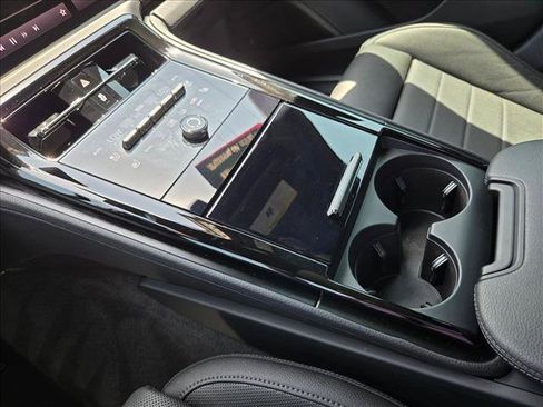 Used 2025 Porsche Panamera image 15