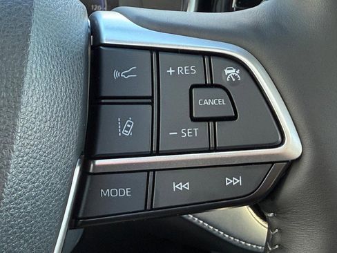 Used 2023 Toyota Highlander Platinum image 19