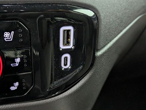 Used 2025 Chevrolet Silverado 1500 ZR2 w/ Technology Package image 29