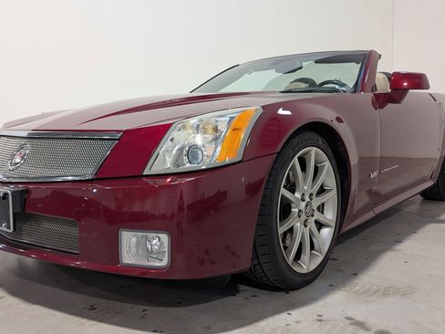 Used 2006 Cadillac XLR V RWD image 3