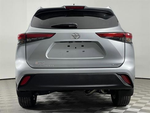 Certified 2023 Toyota Highlander L image 4