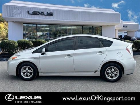 Used 2010 Toyota Prius Three image 2