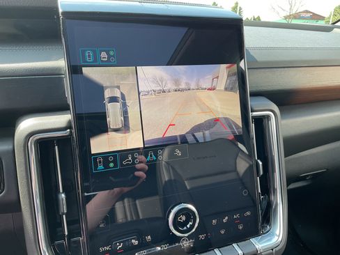 Used 2025 GMC Yukon Denali w/ Sun & Power Step Package AWD/4WD image 32