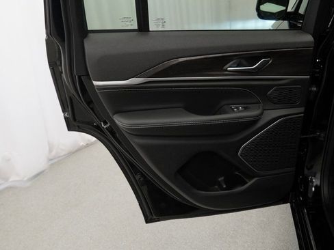 New 2026 Jeep Grand Cherokee Limited image 32