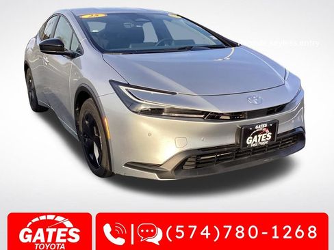 Used 2025 Toyota Prius LE image 1