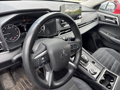 Used 2023 Mitsubishi Outlander SE AWD/4WD image 9