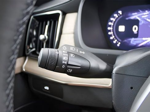 New 2026 Volvo XC60 B5 Plus w/ Protection Package Premier image 35