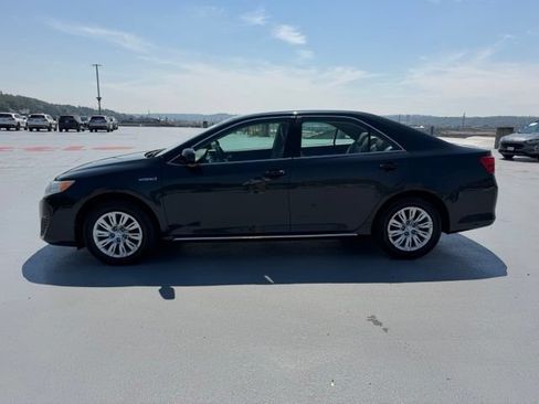 Used 2013 Toyota Camry LE FWD image 6