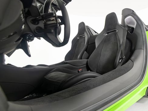 Used 2025 McLaren Artura Spider RWD image 29