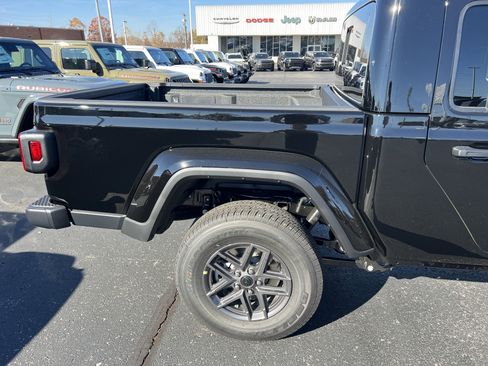 New 2026 Jeep Gladiator Sport AWD/4WD image 6