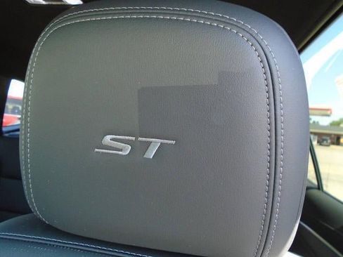 Used 2025 Buick Enclave Sport Touring AWD/4WD image 19