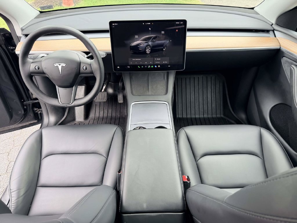 Used 2024 Tesla Model Y Long Range AWD/4WD image 2