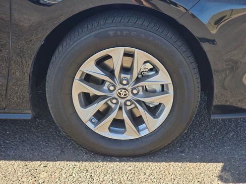 Used 2024 Toyota Sienna XLE FWD image 10