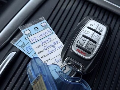 Used 2023 Chrysler Pacifica Touring-L FWD image 42