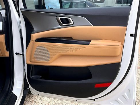 Certified 2024 Kia Carnival LX image 21