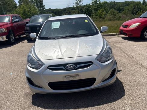 Used 2012 Hyundai Accent GS FWD image 2