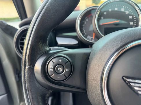 Used 2019 MINI Cooper 4-Door Hardtop w/ Signature Upholstery Package image 15