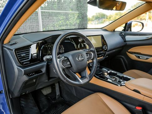 Used 2023 Lexus NX 250 FWD w/ Premium Package image 3