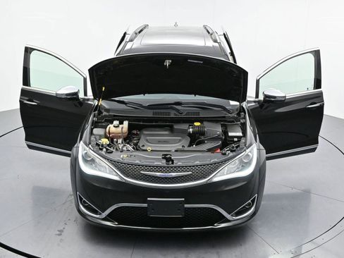 Used 2020 Chrysler Pacifica Limited FWD image 44