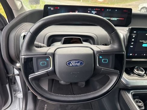 Used 2025 Ford Expedition Max Platinum AWD/4WD image 12