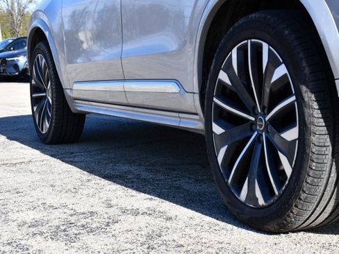 Certified 2025 Volvo XC90 B5 Plus image 9