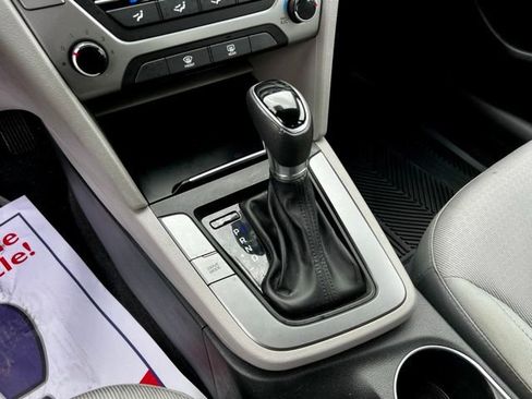 Used 2017 Hyundai Elantra SE image 39