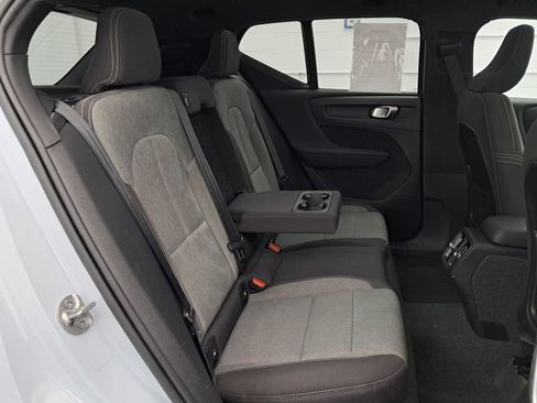 Used 2024 Volvo XC40 B5 Core image 27