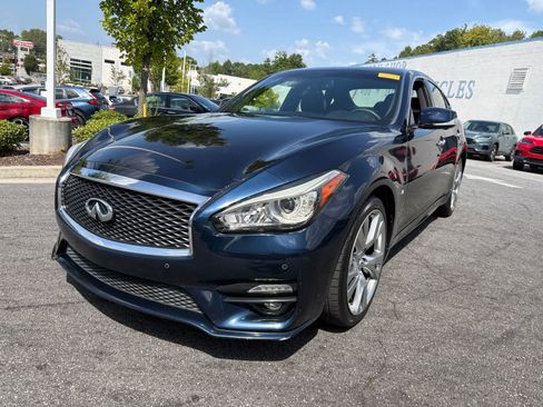 Used 2017 INFINITI Q70 3.7 w/ Sport Package RWD image 1