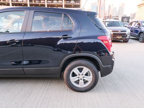 Used 2022 Chevrolet Trax LS w/ Tint and Cruise Package FWD image 8
