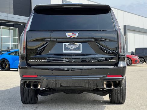 Used 2025 Cadillac Escalade ESV V AWD/4WD image 7