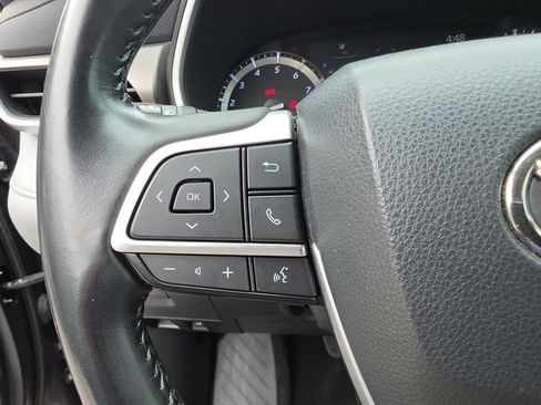 Used 2022 Toyota Highlander XLE FWD image 20