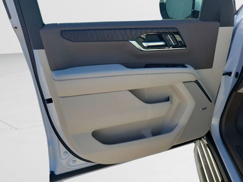 New 2026 GMC Yukon XL Denali image 43