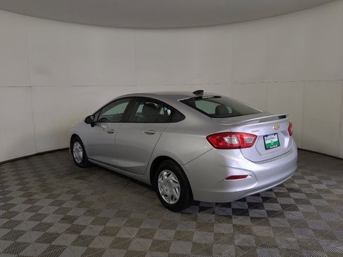 Used 2018 Chevrolet Cruze LS image 3