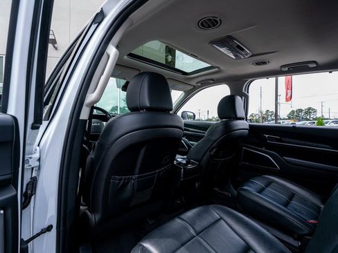 Used 2024 Kia Telluride EX w/ EX Captain's Chair Package FWD image 44