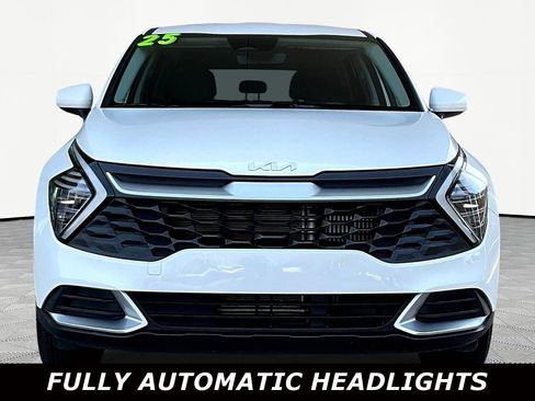 Used 2025 Kia Sportage LX FWD image 2