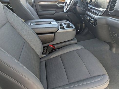 Used 2024 GMC Sierra 1500 SLE image 11