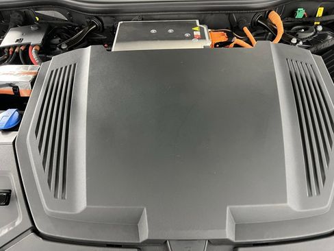 Used 2023 Audi e-tron Premium w/ Convenience Plus Package image 36