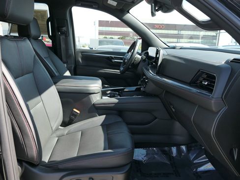 Used 2025 Chevrolet Tahoe RST image 32