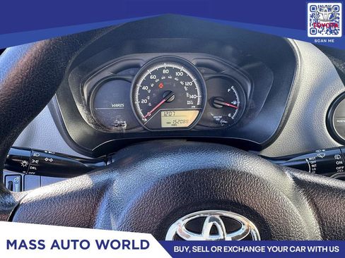 Used 2016 Toyota Yaris L image 10