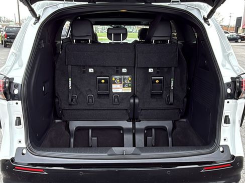 Used 2025 Toyota Sienna Platinum image 7