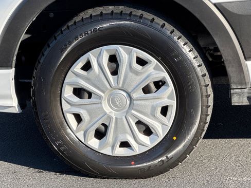 Used 2023 Ford Transit 350 XLT image 31