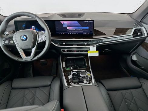 Used 2025 BMW X5 xDrive50e image 28