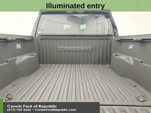 Used 2024 Toyota Tacoma TRD Off-Road image 21