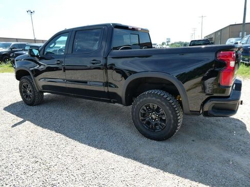 New 2026 Chevrolet Silverado 1500 ZR2 w/ Dark Appearance Package AWD/4WD image 9
